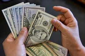 Alta do Dólar: Após semana em baixa, dolar volta a subir e passa dos R$5,90
