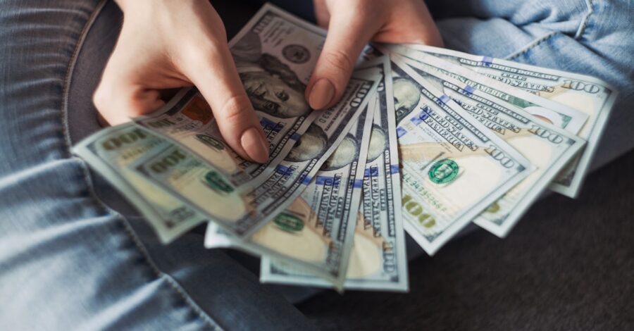 Como Guardar Dinheiro Todo Mês: 7 Hábitos que Transformam Sua Vida Financeira