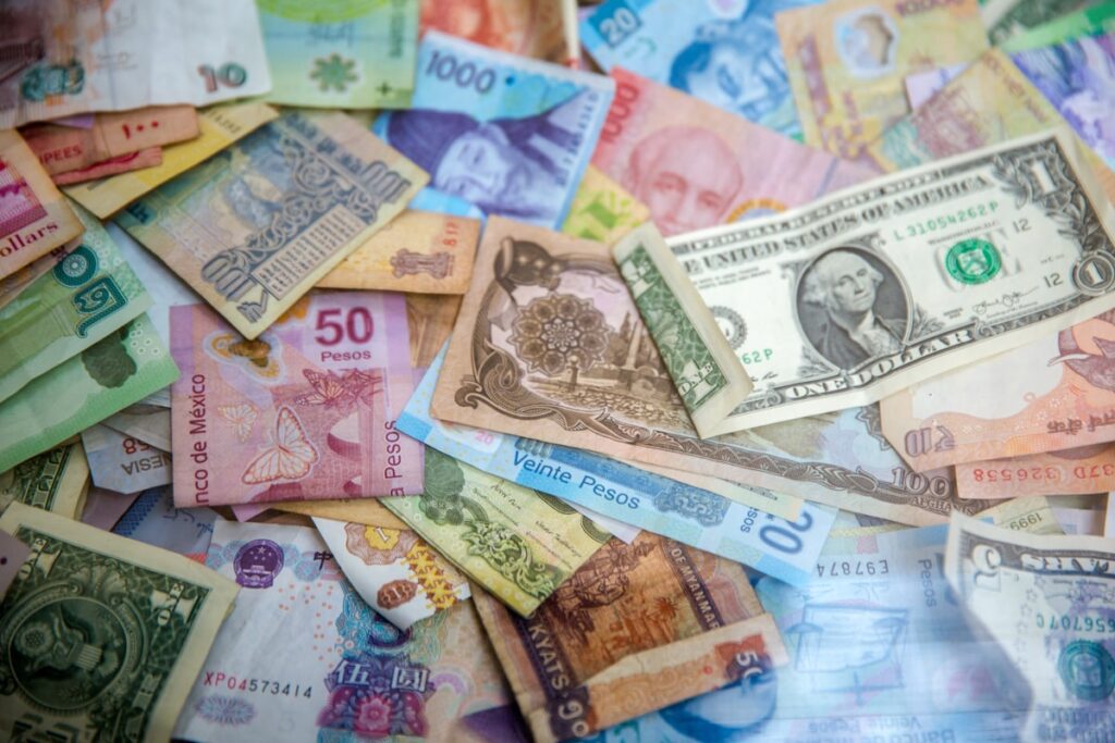 Dólar Cai a R$ 5,14: O Que a Queda do Câmbio Significa para o Seu Dinheiro e Seus Investimentos